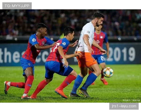 里奥领衔群星闪耀，足球巨星齐聚上演巅峰对决，状态回暖引关注