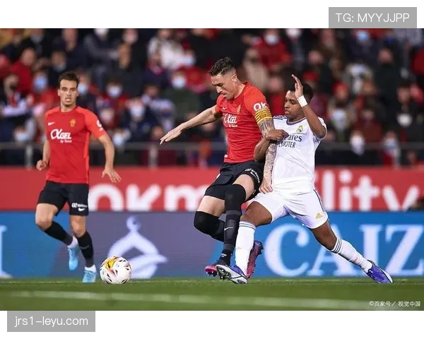 格罗斯闪耀英超:助攻进球双丰收,状态回暖助球队豪取连胜 格罗斯闪耀英超:助攻进球双丰收,状态回暖助球队豪取连胜