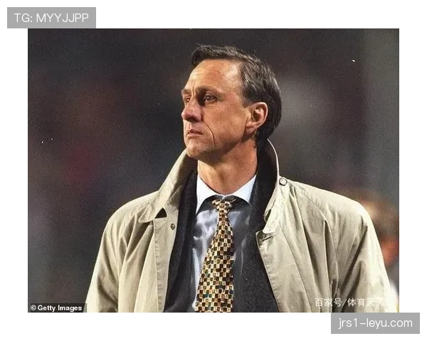 克鲁伊夫足球智慧赋能战术革新,引领团队合作实现赛场突破 克鲁伊夫足球智慧赋能战术革新,引领团队合作实现赛场突破