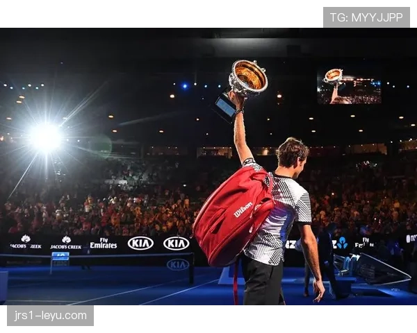 费德勒退役后每天喝三杯咖啡看孩子踢球，这日子比拿大满贯还稳