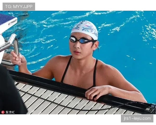 李冰洁训练完喝蛋白粉像我们喝奶茶一样勤快